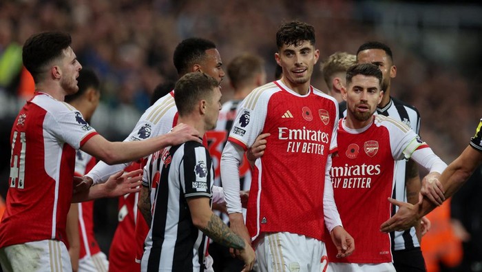 Soccer Football - Premier League - Newcastle United v Arsenal - St James Park, Newcastle, Britain - November 4, 2023 Arsenals Kai Havertz reacts after being shown a yellow card Action Images via Reuters/Lee Smith NO USE WITH UNAUTHORIZED AUDIO, VIDEO, DATA, FIXTURE LISTS, CLUB/LEAGUE LOGOS OR LIVE SERVICES. ONLINE IN-MATCH USE LIMITED TO 45 IMAGES, NO VIDEO EMULATION. NO USE IN BETTING, GAMES OR SINGLE CLUB/LEAGUE/PLAYER PUBLICATIONS.