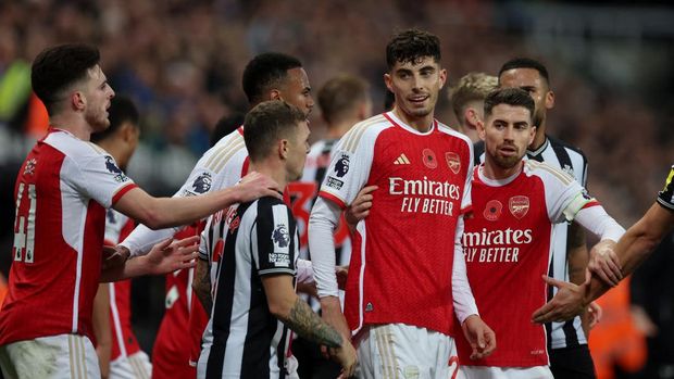 Soccer Football - Premier League - Newcastle United v Arsenal - St James' Park, Newcastle, Britain - November 4, 2023 Arsenal's Kai Havertz reacts after being shown a yellow card Action Images via Reuters/Lee Smith NO USE WITH UNAUTHORIZED AUDIO, VIDEO, DATA, FIXTURE LISTS, CLUB/LEAGUE LOGOS OR 'LIVE' SERVICES. ONLINE IN-MATCH USE LIMITED TO 45 IMAGES, NO VIDEO EMULATION. NO USE IN BETTING, GAMES OR SINGLE CLUB/LEAGUE/PLAYER PUBLICATIONS.