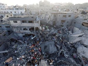 Malam-malam Israel Serang Kamp Pengungsian Maghazi, 51 Orang Tewas Malam-malam Israel Serang Kamp Pengungsian Maghazi, 51 Orang Tewas