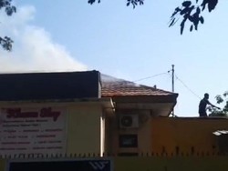 Kebakaran di Kompleks Unhas Makassar, 3 Regu Damkar Dikerahkan ke Lokasi