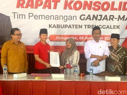 Bu Nyai Jadi Ketua Tim Pemenangan Ganjar-Mahfud Trenggalek, Target 70% Suara