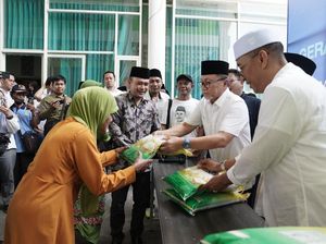 Kunjungan ke Ponorogo, Zulhas Kembali Traktir Warga 300 Karung Beras