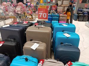 Transmart Full Day Sale! Koper Ini dari Rp 2,5 Juta Jadi Cuma Rp 750 Ribu