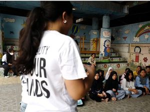 Kala Pelajar SMA Ini Peduli Sekolah Anak Jalanan Kala Pelajar SMA Ini Peduli Sekolah Anak Jalanan
