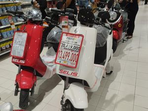 Motor Listrik Dapat Potongan Subsidi Rp 7 Juta di Transmart Motor Listrik Dapat Potongan Subsidi Rp 7 Juta di Transmart