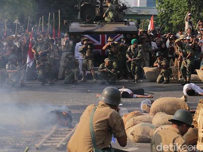Semarak Teatrikal Parade Juang di Surabaya