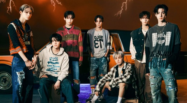 Potret ENHYPEN dalam foto konsep album 'Orange Blood'/ Foto: instagram.com/enhypen Potret ENHYPEN dalam foto konsep album 'Orange Blood'