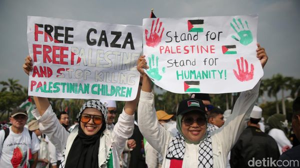 Ratusan Ribu Massa Aksi Bela Palestina Padati Monas Pagi Ini
