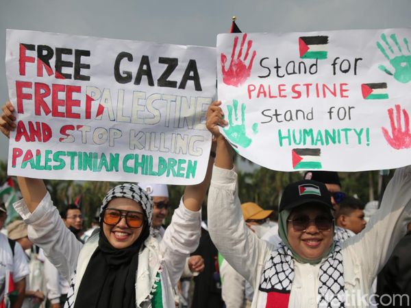 Ratusan Ribu Massa Aksi Bela Palestina Padati Monas Pagi Ini
