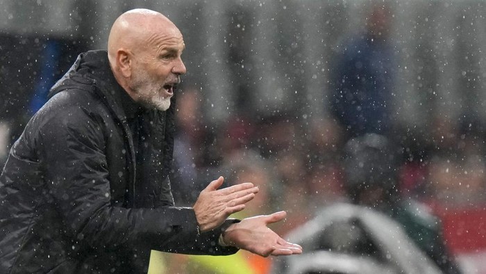 AC Milans manager Stefano Pioli reacts during a Serie A soccer match between AC Milan and Udinese, at the San Siro stadium in Milan, Italy, Saturday, Nov. 4, 2023. (AP Photo/Luca Bruno)