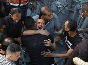 Suasana Duka Keluarga Korban Serangan Israel di Rumah Sakit Gaza