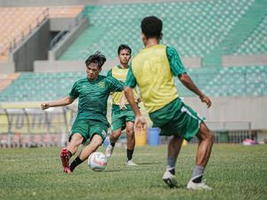 Tekad Uston Nawawi Bawa Persebaya Curi Poin di Kandang Barito Putera Tekad Uston Nawawi Bawa Persebaya Curi Poin di Kandang Barito Putera