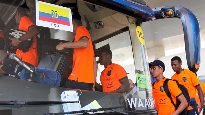 Timnas U-17 Ekuador Tiba di Surabaya Sejumlah pemain sepakbola Timnas Ekuador U-17 tiba di Bandara Internasional Juanda Surabaya di Sidoarjo, Jawa Timur, Minggu (5/11/2023). Kedatangan pemain Timnas Ekuador U-17 tersebut untuk melakukan persiapan sebelum bertanding di Piala Dunia U-17 dalam Grup A bersama Timnas Indonesia, Panama dan Maroko pada 10 November 2023 di Stadion Gelora Bung Tomo (GBT) Surabaya. ANTARA FOTO/Umarul Faruq/YU