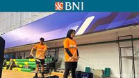 Potret Pebulutangkis Muda BNI Sirnas Jelang Tanding: Berdoa, Pemanasan