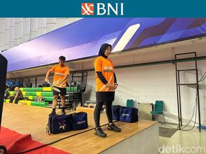 Potret Pebulutangkis Muda BNI Sirnas Jelang Tanding: Berdoa, Pemanasan