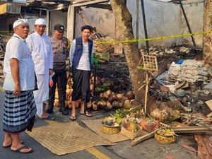 Desa Adat Gelar Upacara Pecaruan Seusai Kebakaran Pasar Menanga