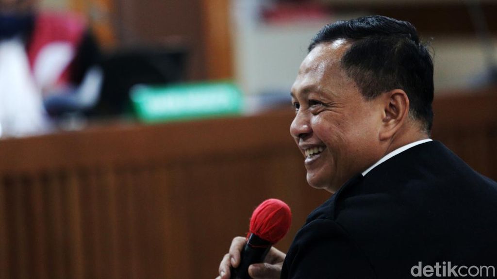 Momen Eks Kabasarnas Bersaksi di Sidang Korupsi Basarnas Momen Eks Kabasarnas Bersaksi di Sidang Korupsi Basarnas