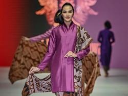 Mengangkat Derajat Kebaya Nusantara di Tangan Putri Pare Setiawati