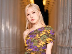 Sweet! Rose Kirim Dukungan ke Lokasi Syuting Jisoo BLACKPINK