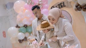 7 Foto Guzelim Anak Ali Syakieb Ultah ke-2, Cantik nan Imut Bak Boneka Hidup