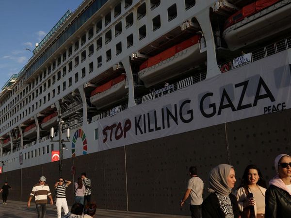 Spanduk Pro-Palestina Mejeng di Kapal Pesiar Mewah