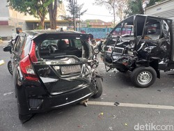 4 Mobil Kecelakaan Karambol di Jalan Slamet Riyadi Solo, Lalin Macet