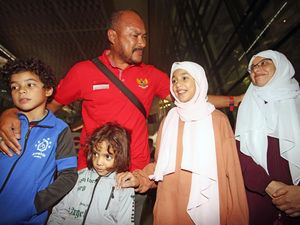 Dievakuasi dari Gaza, Bang Onim dan Keluarga Tiba di Tanah Air