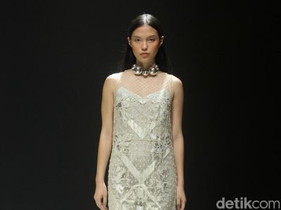 10 Koleksi Terbaru Sapto Djojokartiko Spring Summer 2024