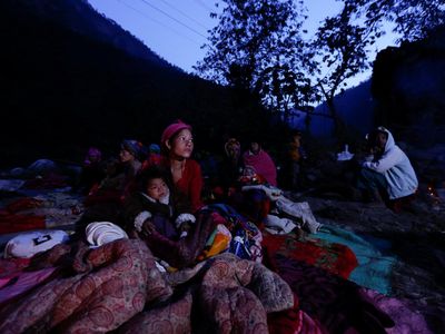 Korban Gempa Nepal Tidur di Luar Ruangan Saat Cuaca Dingin