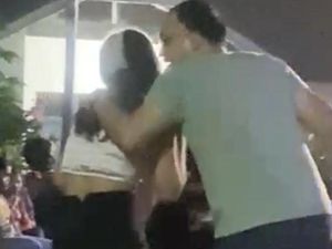 Aksi Lurah di Padang Mabuk-Joget Bareng Biduan Berujung Dibebastugaskan Aksi Lurah di Padang Mabuk-Joget Bareng Biduan Berujung Dibebastugaskan