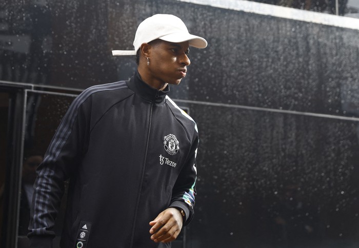 Soccer Football - Premier League - Fulham v Manchester United - Craven Cottage, London, Britain - November 4, 2023 Manchester Uniteds Marcus Rashford arrives before the match Action Images via Reuters/Peter Cziborra NO USE WITH UNAUTHORIZED AUDIO, VIDEO, DATA, FIXTURE LISTS, CLUB/LEAGUE LOGOS OR LIVE SERVICES. ONLINE IN-MATCH USE LIMITED TO 45 IMAGES, NO VIDEO EMULATION. NO USE IN BETTING, GAMES OR SINGLE CLUB/LEAGUE/PLAYER PUBLICATIONS.