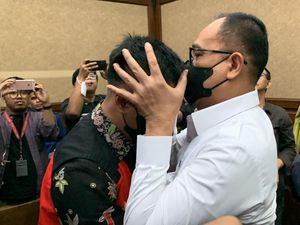 Rafael Alun Peluk dan Cium Mario Dandy Jelang Sidang Kasus Korupsi