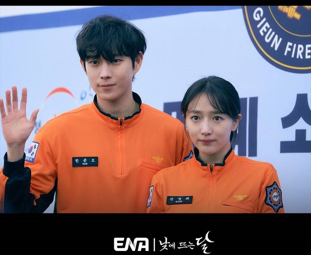 Moon in the Day/ Foto: instagram.com/channel.ena.d