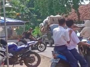 Heboh Pengamen Pulang Naik Honda CBR, Netizen: yang Kerja dari Pagi Pakai Motor Bebek Heboh Pengamen Pulang Naik Honda CBR, Netizen: yang Kerja dari Pagi Pakai Motor Bebek
