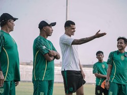 Yan Victor Berpotensi Debut di Laga Persebaya Hadapi Barito