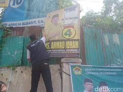 Petugas Gabungan di Palembang Turunkan APK Caleg Curi Start Kampanye