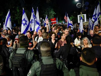 Potret Warga Israel Serbu Rumah Netanyahu, Desak Mundur dari PM