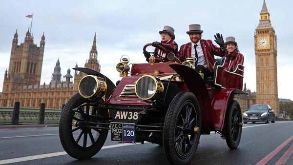 Potret Ratusan Mobil Klasik Konvoi dari London ke Brighton