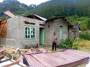 Hujan-Puting Beliung di Taput, 5 Rumah Warga Rusak