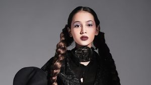 8 Foto Terbaru Sandrinna Michelle Dituding Sudah Dicuci Otak & Lupa Orangtua