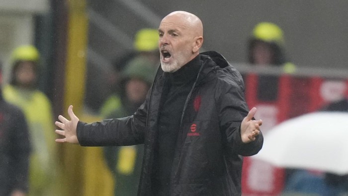 AC Milans manager Stefano Pioli reacts during a Serie A soccer match between AC Milan and Udinese, at the San Siro stadium in Milan, Italy, Saturday, Nov. 4, 2023. (AP Photo/Luca Bruno)