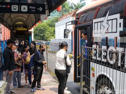 Cara ke Blok M Naik KRL, MRT dan TransJakarta