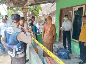 Pria Kediri Tewas di Teras Rumah Warga Diduga Overdosis Miras Pria Kediri Tewas di Teras Rumah Warga Diduga Overdosis Miras