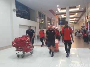 Gaya Timnas Kanada U-17 Setiba di Bandara Adi Soemarmo