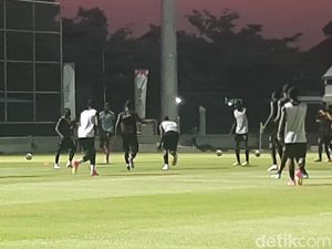 Timnas Mali Latihan Perdana di Lapangan Sriwaru Laweyan Solo Timnas Mali Latihan Perdana di Lapangan Sriwaru Laweyan Solo