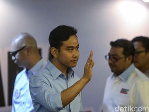 Gibran Bantah Masuk Golkar: Nggak Ada Pembicaraan Seperti Itu Gibran Bantah Masuk Golkar: Nggak Ada Pembicaraan Seperti Itu