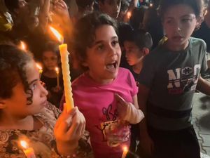 Tangis PM Palestina untuk Anak-anak yang Tewas di Gaza Tangis PM Palestina untuk Anak-anak yang Tewas di Gaza