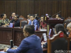 Isi Garasi 6 Hakim MK yang Langgar Kode Etik hingga Disanksi Teguran Lisan Isi Garasi 6 Hakim MK yang Langgar Kode Etik hingga Disanksi Teguran Lisan