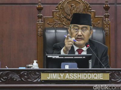 Momen Anwar Usman Diberhentikan dari Ketua MK