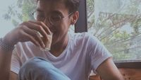 Ardhito Pramono Ternyata Tak Bisa Lepas dari Minuman Dingin